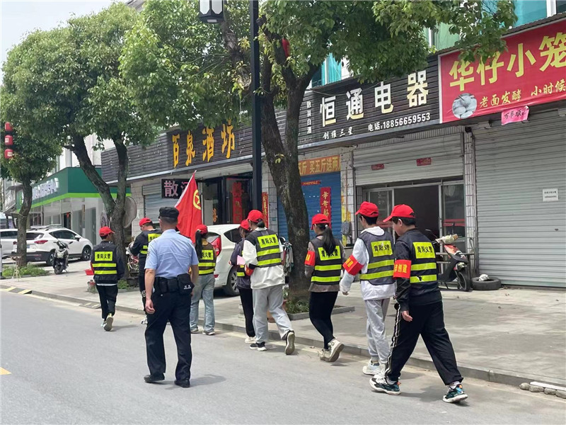 中小学纷纷开展各类实践活动。