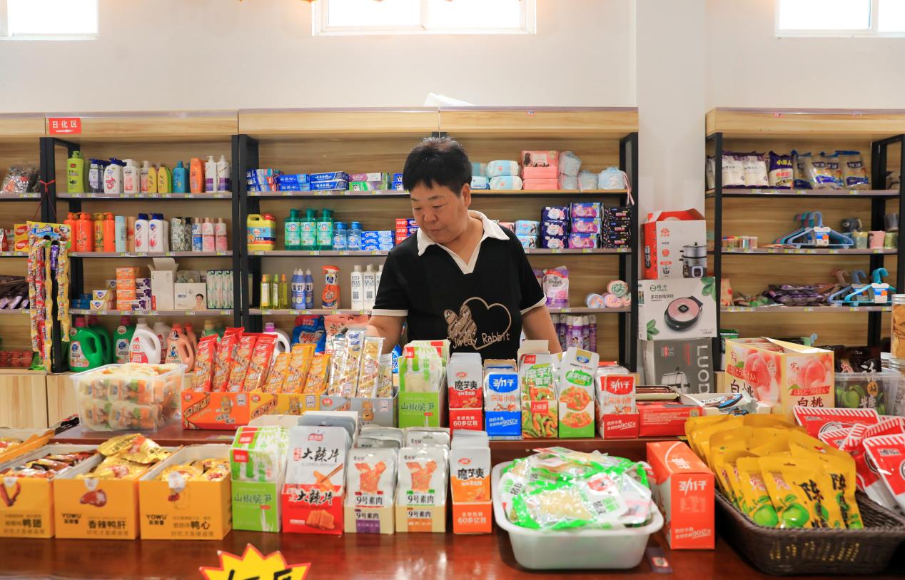 杜集區礦山集街道辦南山村鄉村振興超市。梅月攝