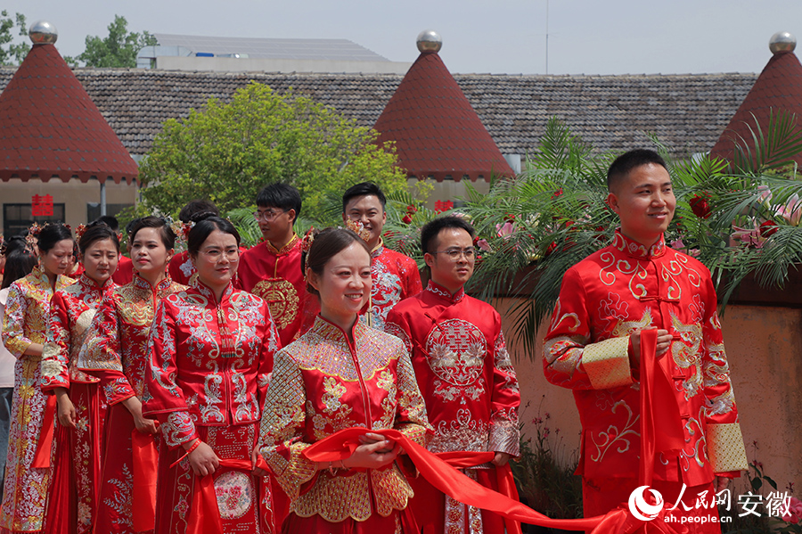 新人准备入场。人民网 吕欢欢摄