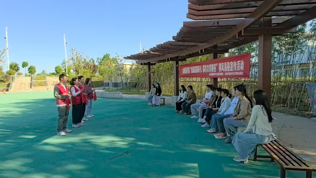 天长市文化志愿者表演移风易俗“快板”节目。天长市文明办供图
