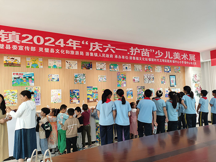 游集镇“庆六一·护苗”少儿美术展。尤传化供图