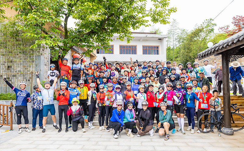 栀山骑行，乐在“骑”中。烟墩镇人民政府供图