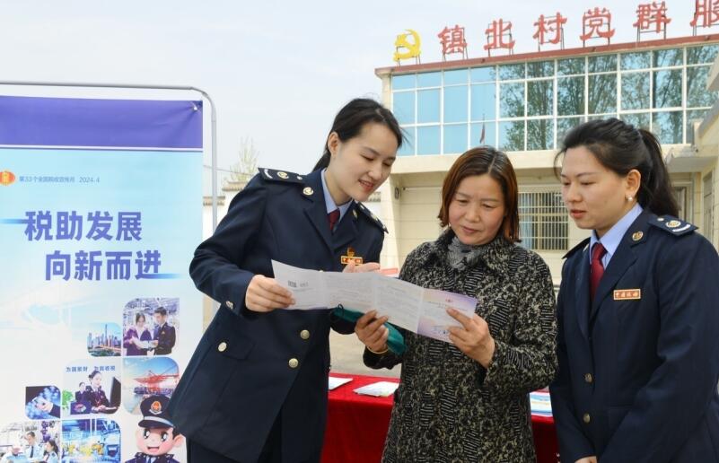 日常税务科普服务。陈杰 摄