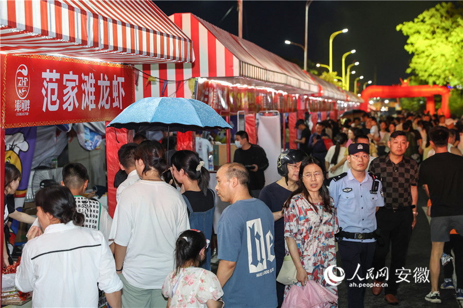 嘉年华现场人气爆棚。人民网记者 张俊摄
