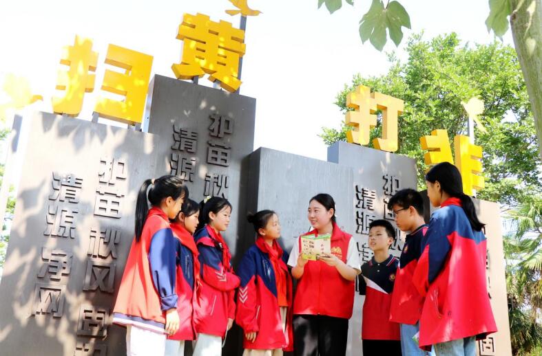 大杨镇开展“扫黄打非·绿书签”进校园宣传教育活动。 谯城区大杨镇 供图