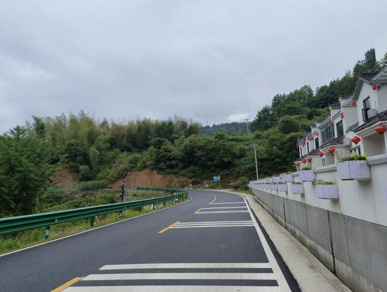 交通便利的美丽乡村。
