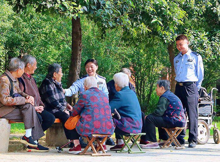 王培培扎根基层服务群众 。八公山区委宣传部供图