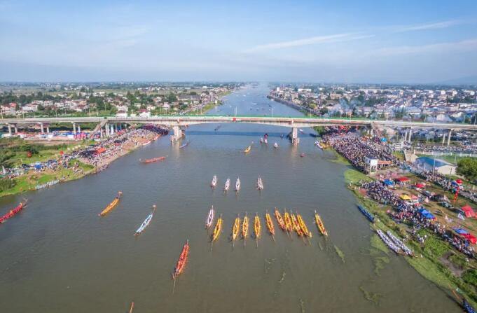 運漕賽龍舟。