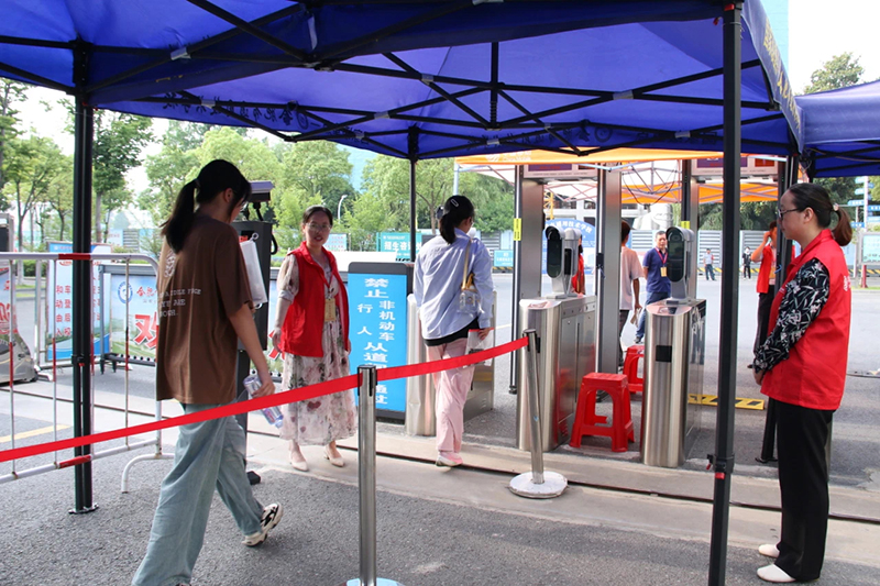 志愿者爱心护航