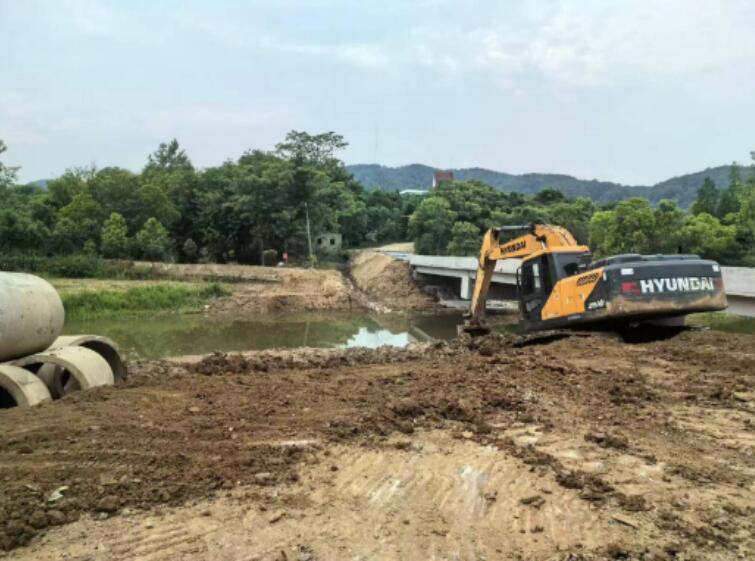 黃山村清灣橋重建項目現場施工。