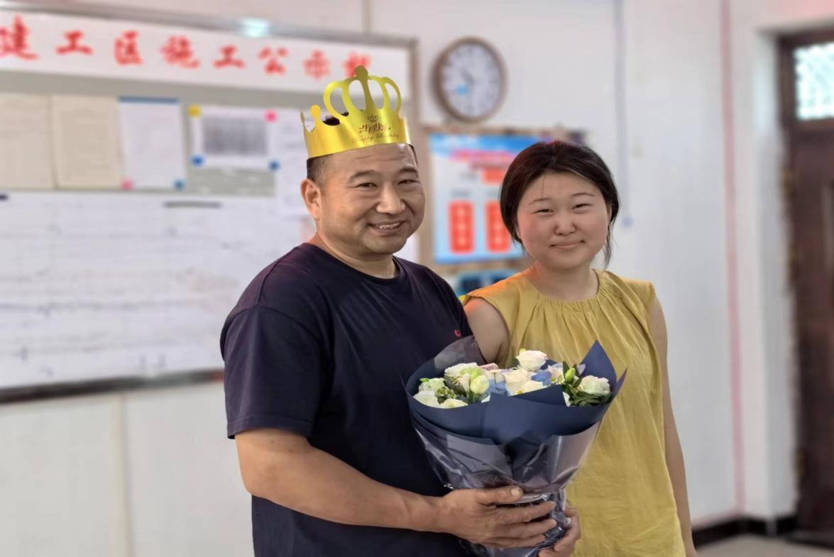 “感恩父亲节 真情系安全”活动现场。张奇摄