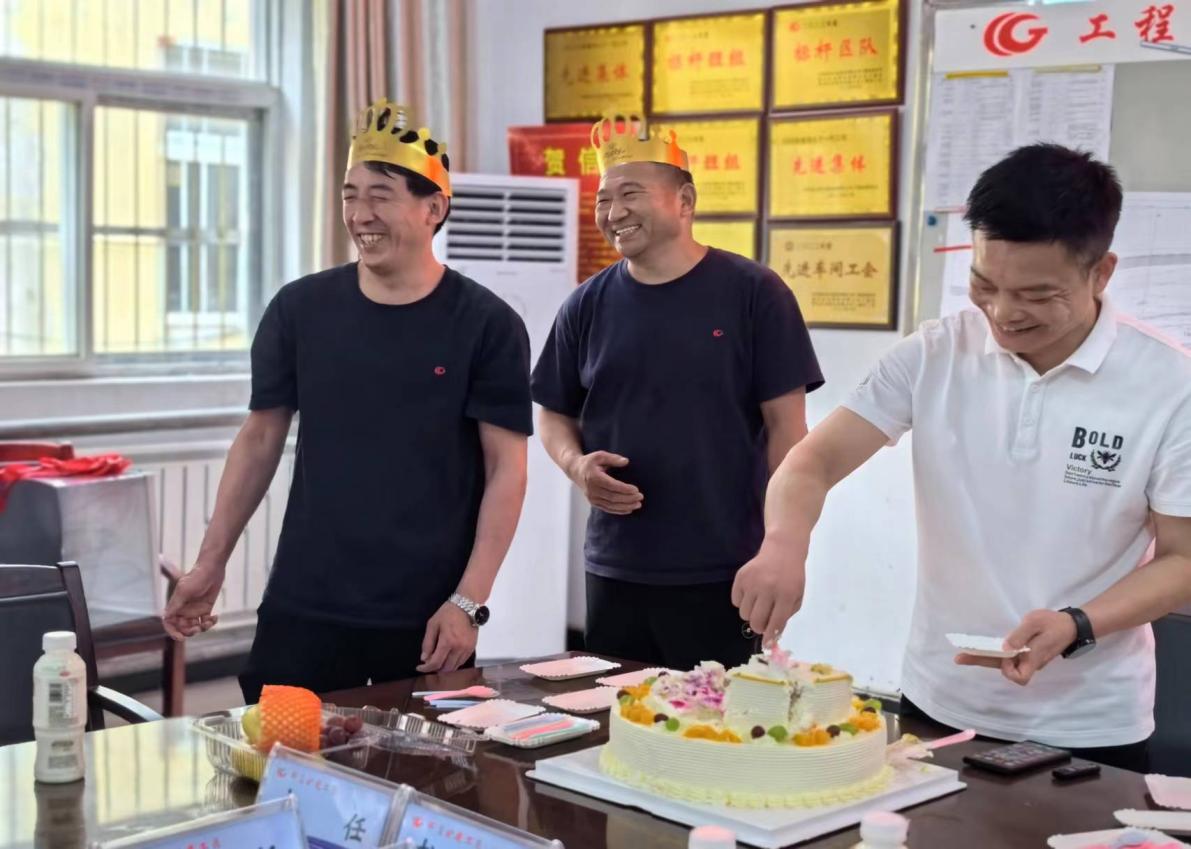 “感恩父亲节 真情系安全”活动现场。张奇摄