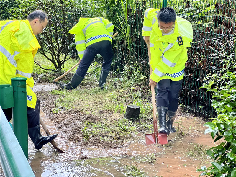 构建起坚实防汛屏障，保障高速通道安全畅通。