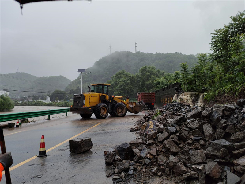 道路塌方塌應急處理。
