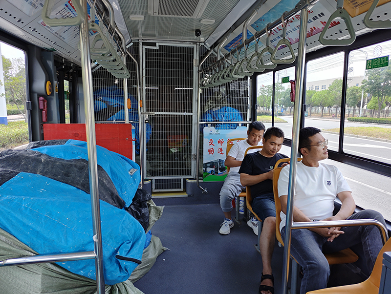 快遞坐上公交車。阜陽市交通運輸局 供圖