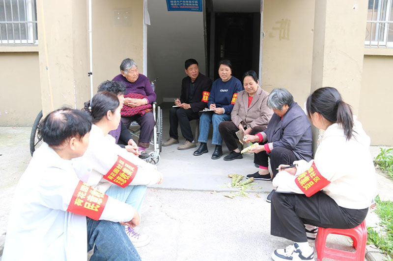 凝聚多方合力，召开居民议事会。
