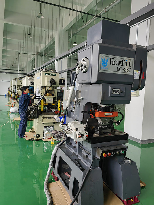 獅子山高新區電子信息材料產業園內，企業正在生產。銅陵市自然資源和規劃局供圖