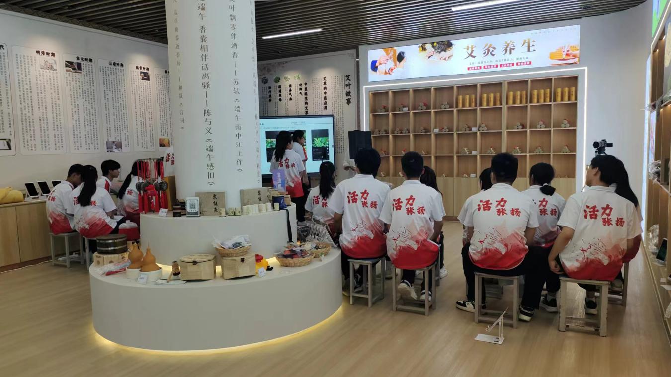 淮北师范大学开展艾草研学活动。李郁旭摄