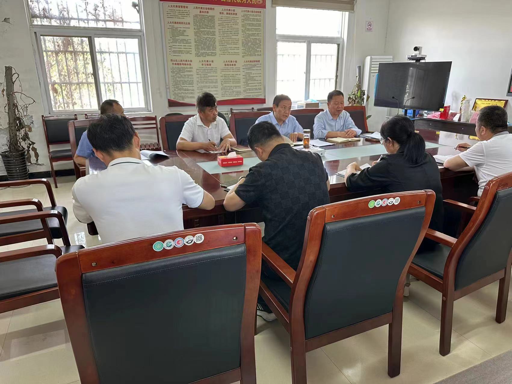 召開“紅色物業”座談會。陳利供圖