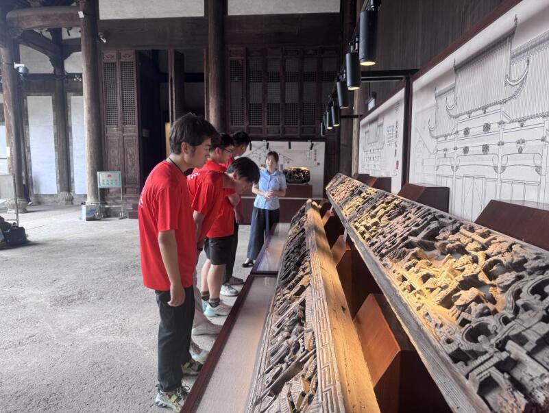 參觀徽州三雕博物館。潘紫媗 攝
