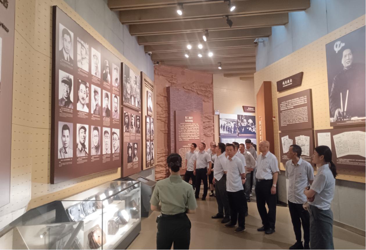 赴渡江战役纪念馆现场教学。合燃华润燃气供图