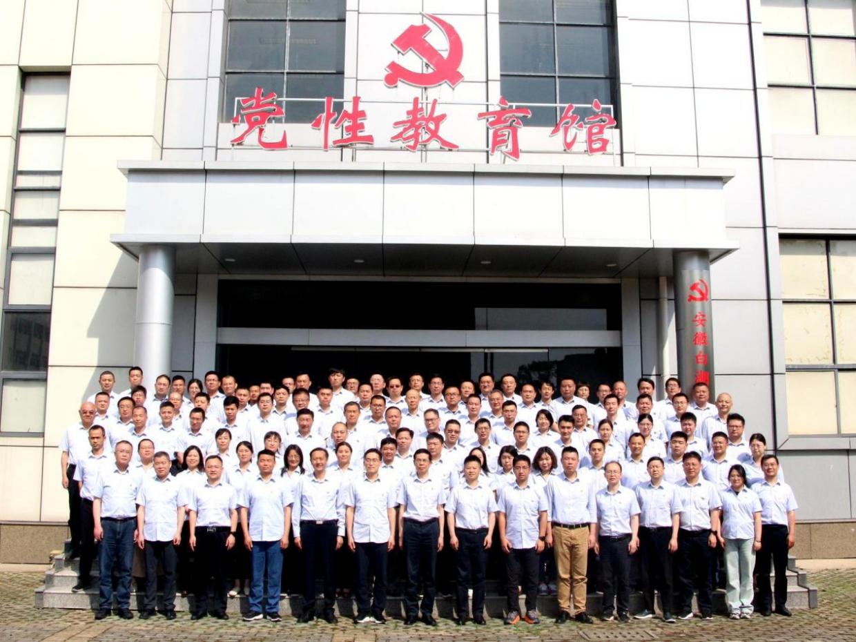 中高层管理人员专题培训赴庐江白湖监狱开展警示教育。合燃华润燃气供图