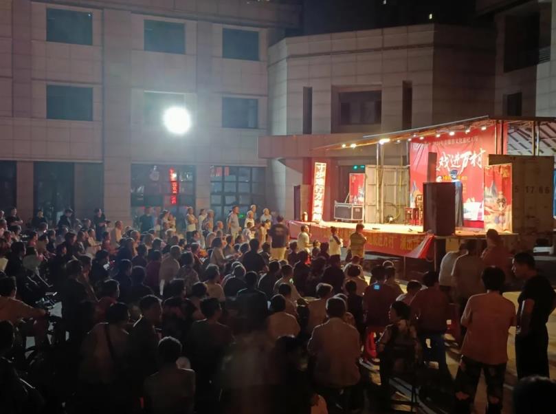 “送戲進萬村”演出在西城南苑舉行。