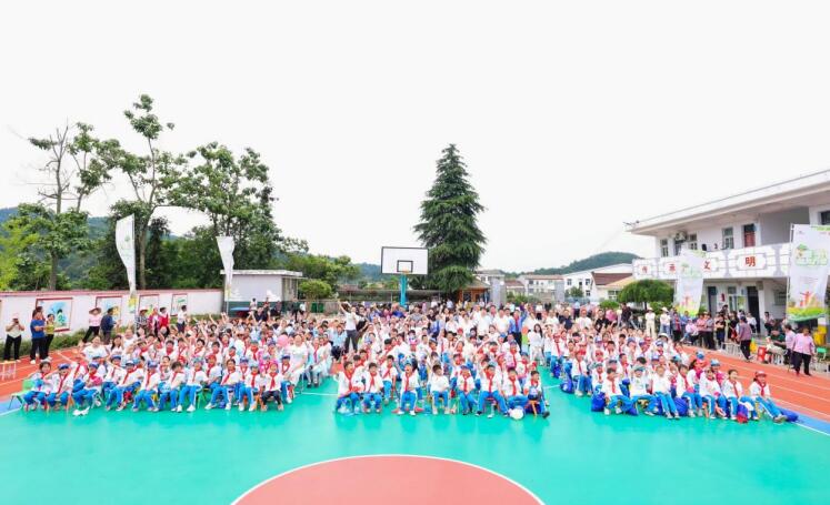 牵手·瑞风行动走进岳西县古坊中心学校。