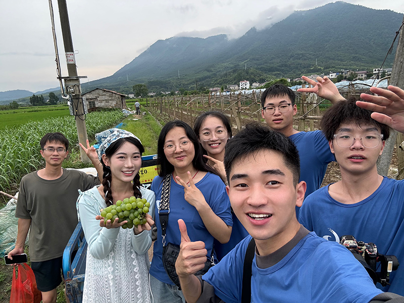 走進田間地頭，體驗鄉村生活。受訪者供圖