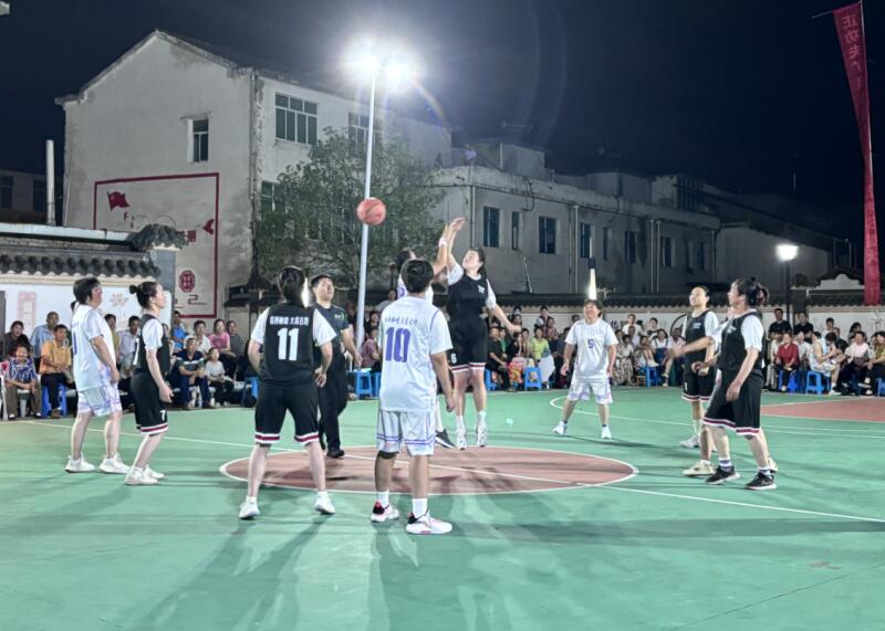 女籃隊員奮力拼搏。古坊鄉人民政府供圖