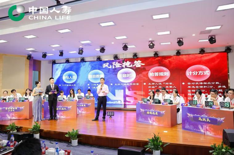 選手正在參與搶答環節