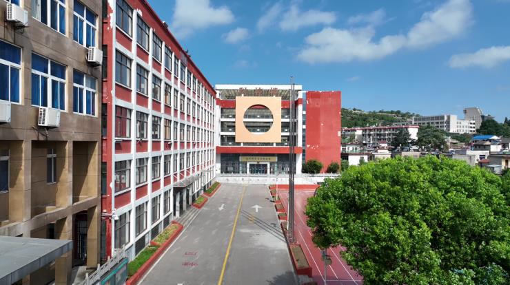 学校。