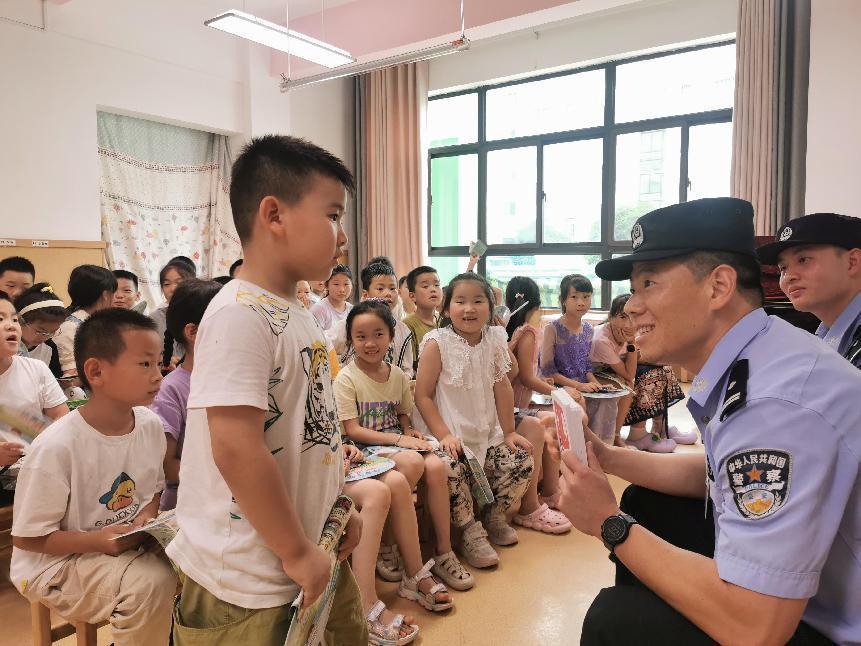 校警联合