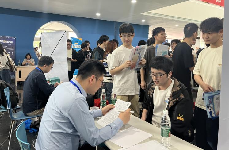 中国科大苏州高等研究院招聘会现场。