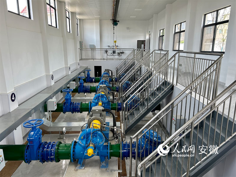 阜南县蒙洼中心水厂取水设施。人民网记者 高飞跃摄