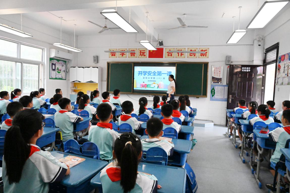 开学安全第一课。杜刚摄