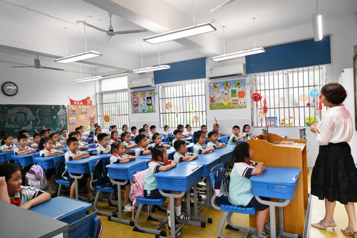 开学安全第一课。杜刚摄
