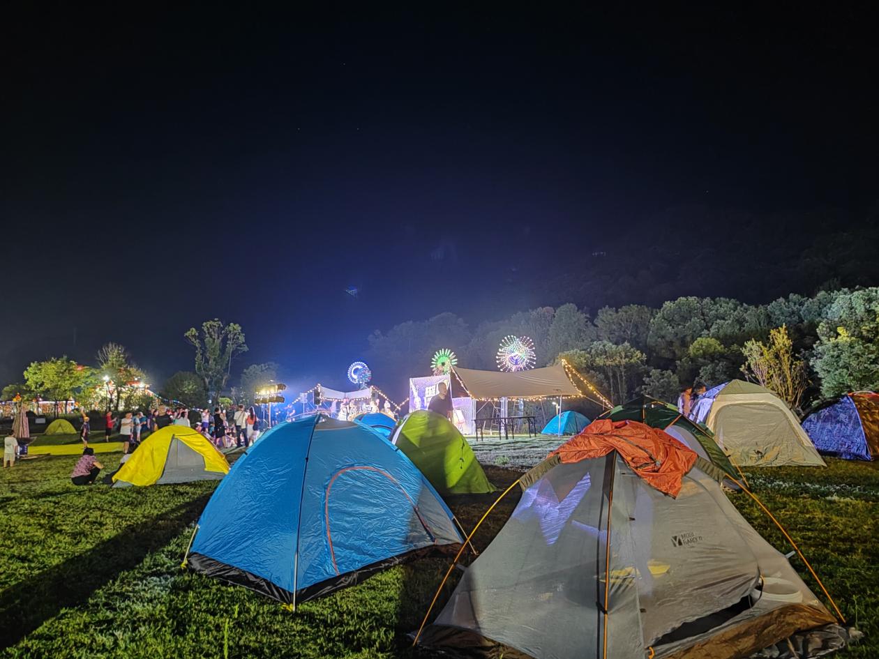 露營帳篷。東至縣委宣傳部供圖