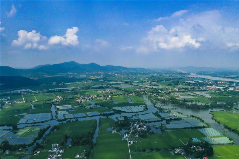 护河镇风景。汪宗本摄