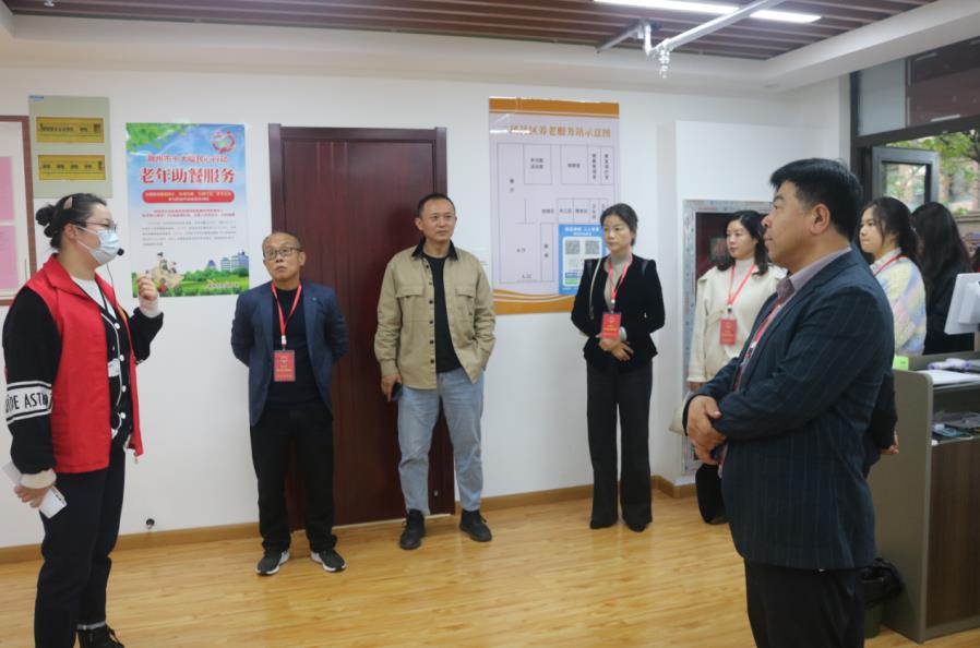 天長市人大代表調研社區養老服務站和老年食堂建設運行情況。劉世軍攝