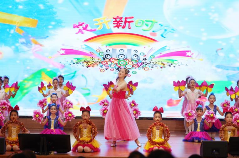 烈山區慶祝第40個教師節文藝匯演。馮樹風攝