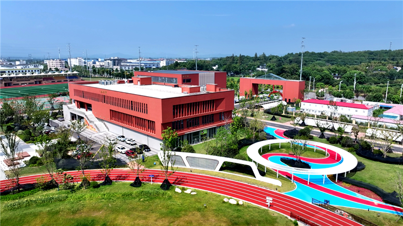 俯瞰校園一隅。馮政攝