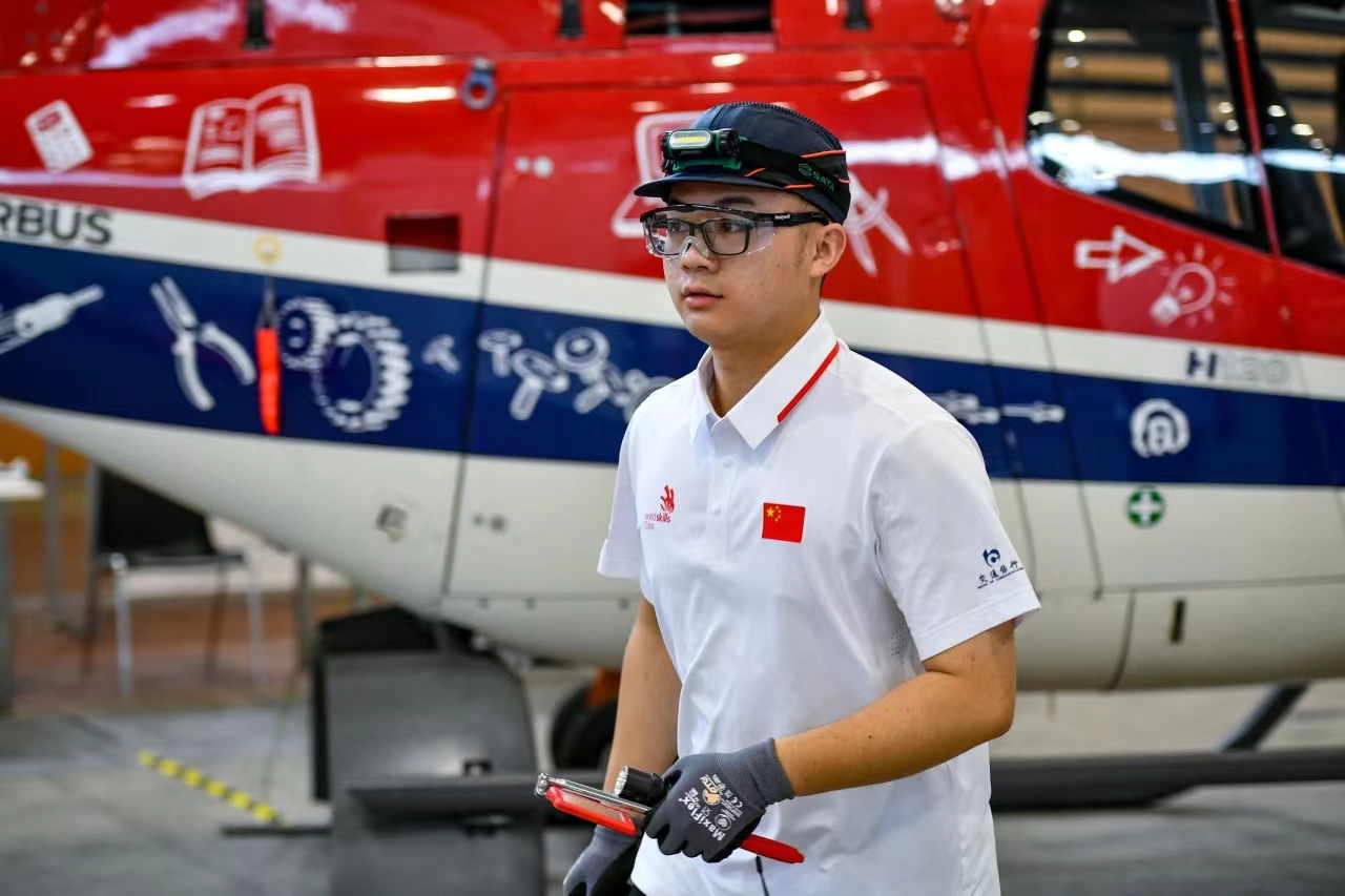 飛機維修項目參賽選手唐凡在比賽現場。安徽省人社廳供圖