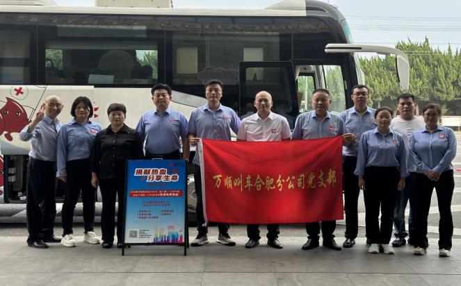 新业态新就业群体参加无偿献血活动。