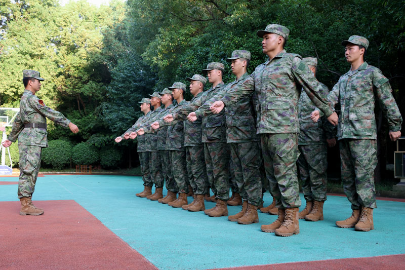 预定新兵进行队列训练。