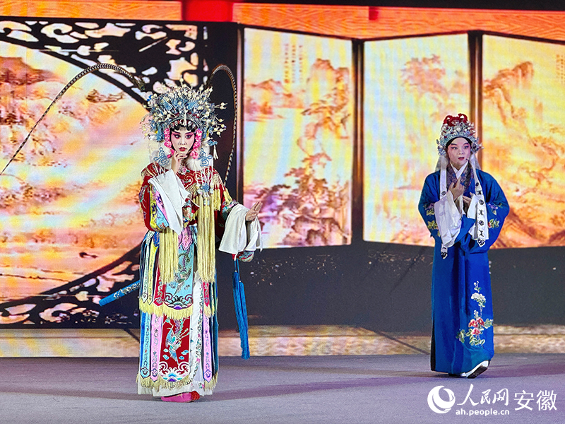徽剧表演。 人民网 吕欢欢摄.jpg