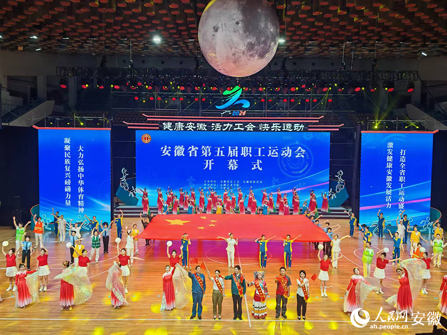 全场大合唱《我和我的祖国》。人民网记者 王锐摄