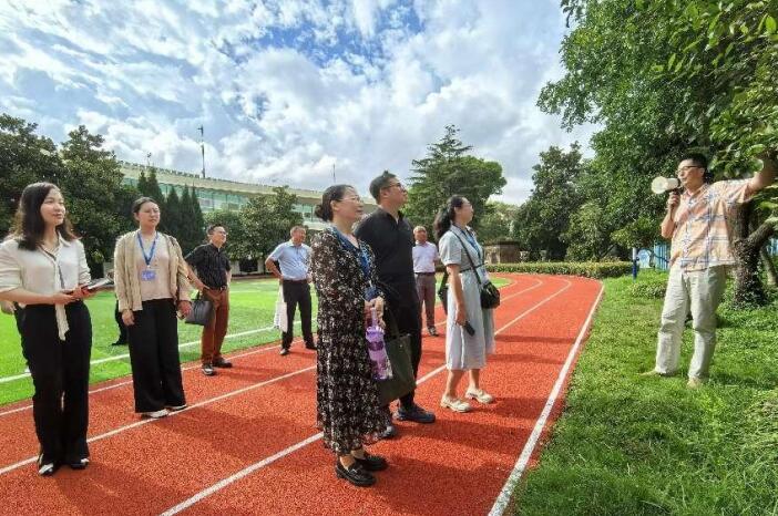 “卓越书记、校长班”赴上海跟岗学习。