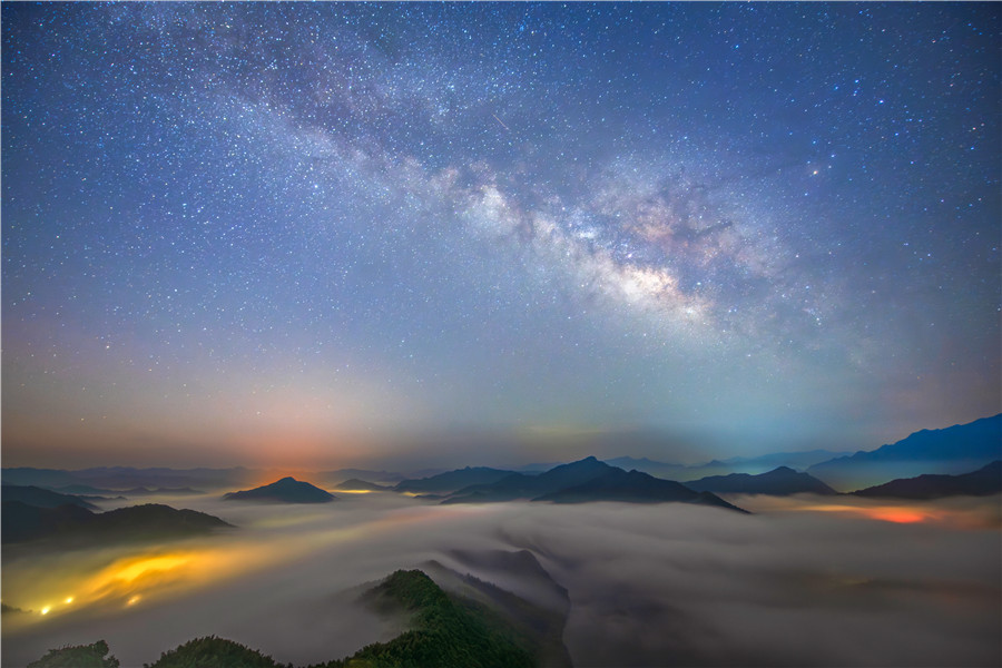 《大别山之夜》。杜向明摄