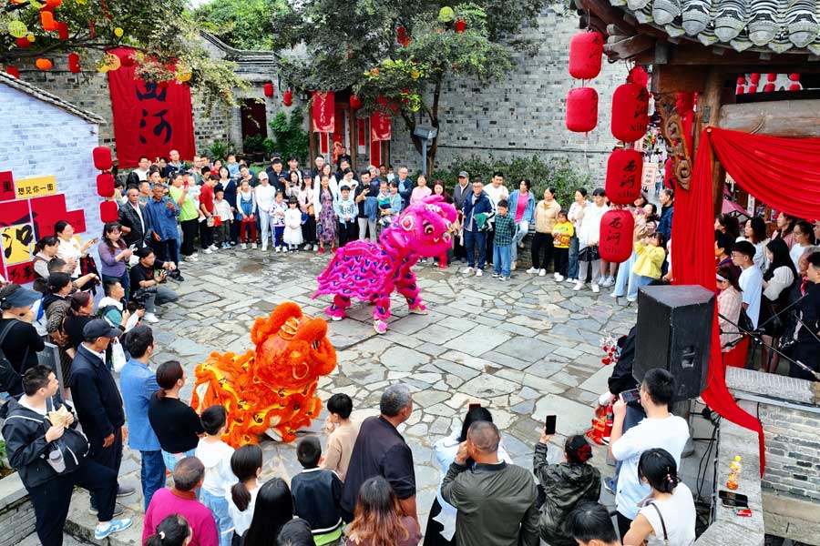 第八届“月上西河”民俗文化周现场。吴琼摄